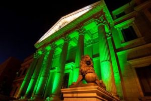 España se ilumina de verde